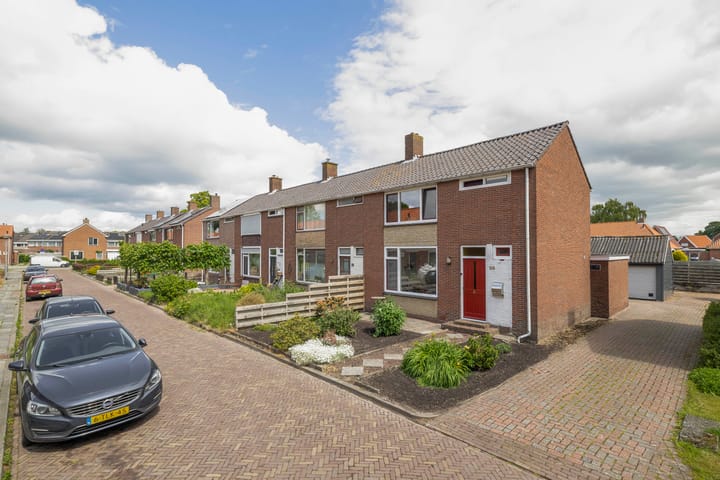 Burgemeester van Bakkeneslaan 26 in Oude Pekela