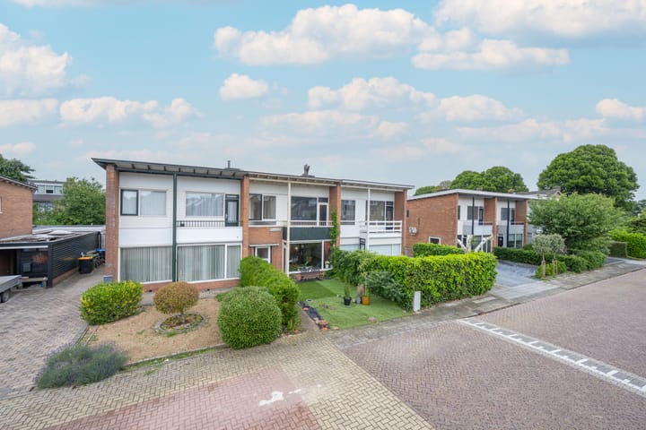 Burgemeester Van den Steenstraat 10 in Tiel