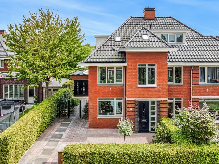 Burgemeester Van der Hoevenlaan 52 in Voorschoten