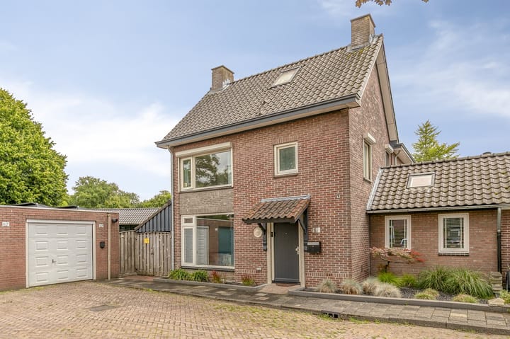 Burgemeester van der Weidenlaan 60 in Beek en Donk