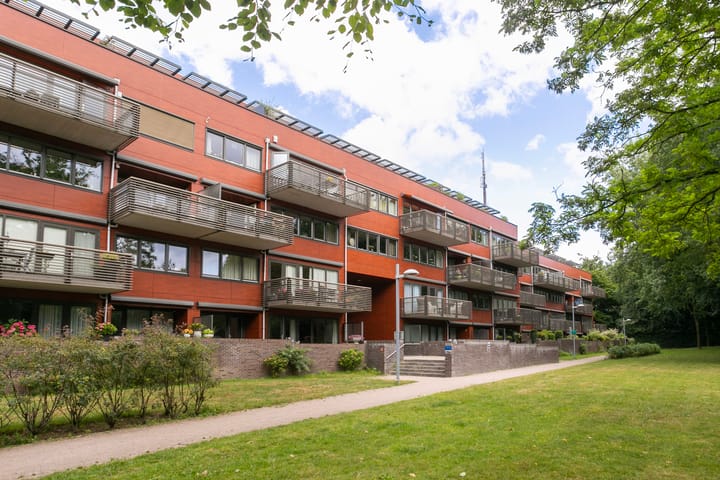 Burgemeester van Dijkeplein 104 in Ede