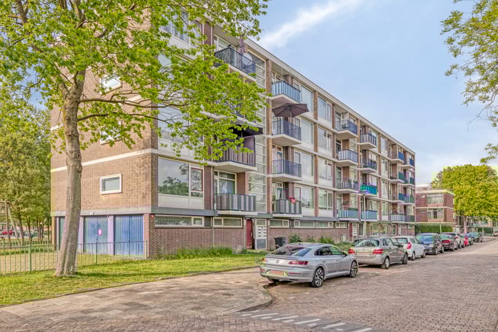 Burgemeester Van Haarenlaan 772 in Schiedam