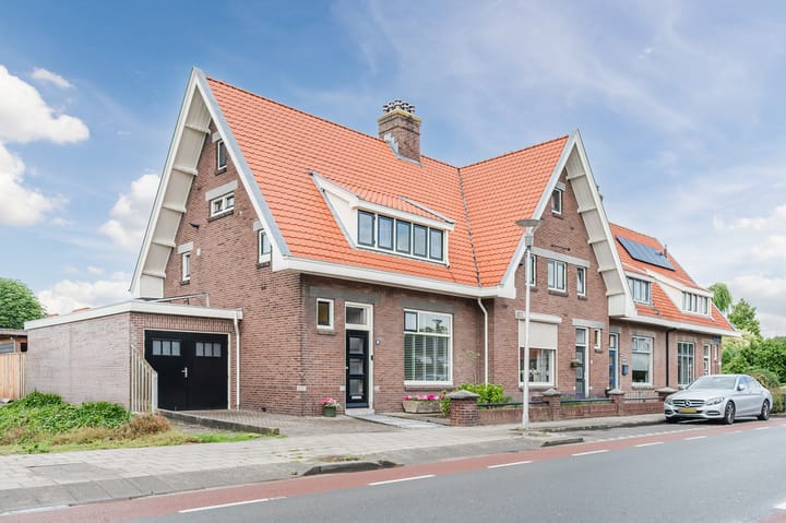 Burgemeester van Loonstraat 65 in Steenbergen foto