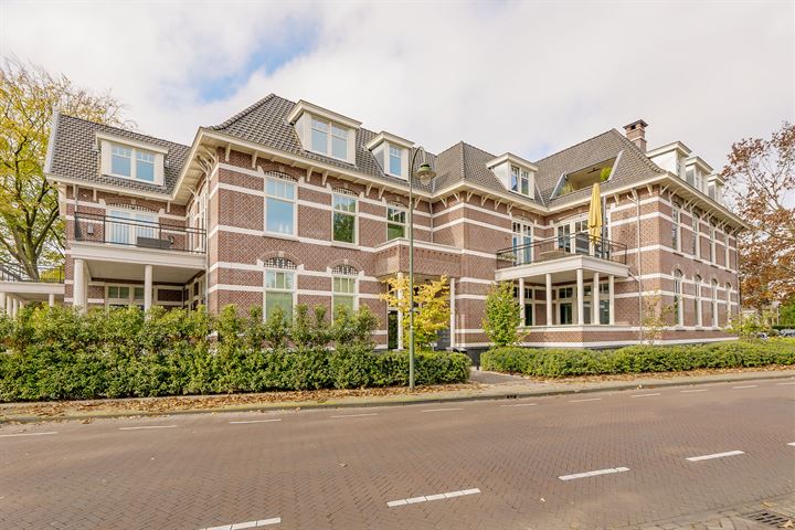 Burgemeester van Nispen van Sevenaerstraat 34 in Laren