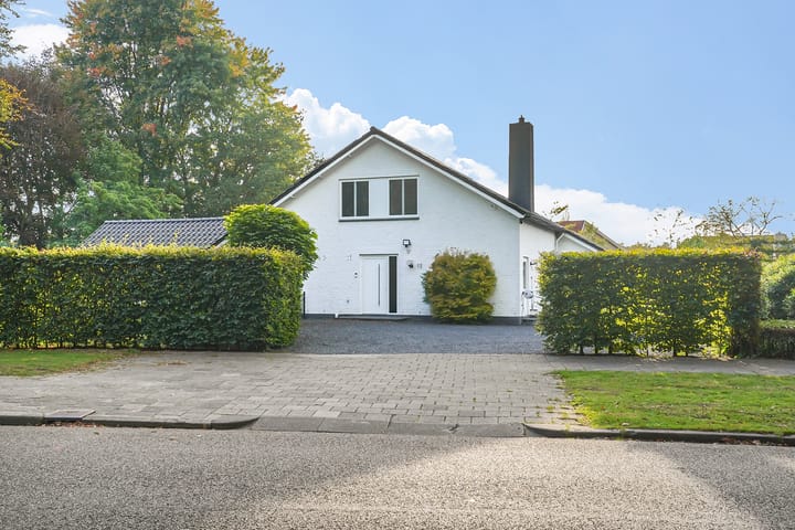 Photo of property Burgemeester van Oerslaan 12, Oosterhout
