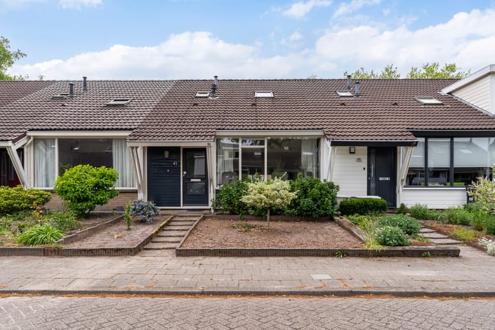 Burgemeester van Panhuyslaan 41 in Burgum