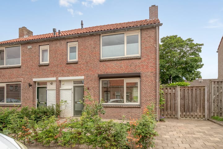 Burgemeester van Poppelstraat 49 in Gilze
