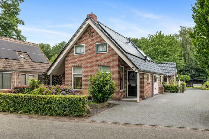 Burgemeester Venemastraat 13 in Meeden