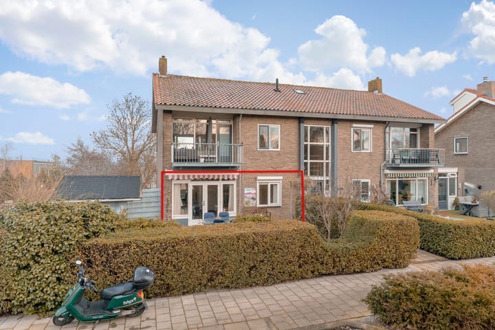 Burgemeester Warnaarkade 19 in Hazerswoude-Dorp