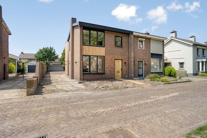 Burgemeester Woltersstraat 54 in Heesch