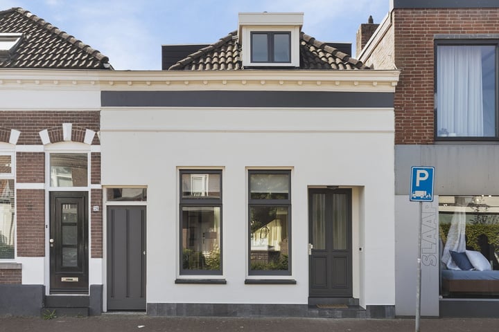 Burgerhoutsestraat 36 in Roosendaal