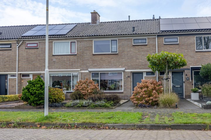 Photo of property Burmaniastraat 39, Surhuisterveen