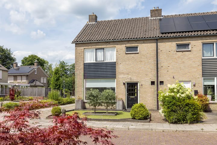 Bussemakerstraat 1 in Tubbergen photo
