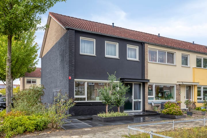 Buursebrink 64 in Enschede Foto