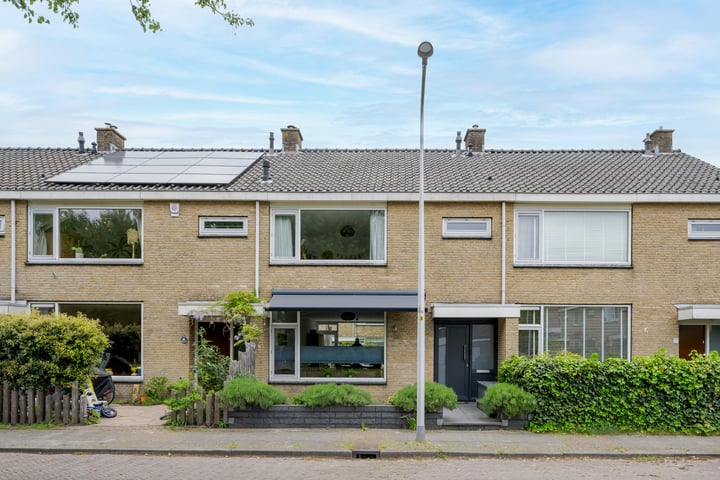 Callenburghplantsoen 8 in Voorschoten