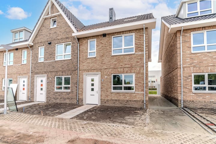 Cananefatenlaan 11 in Den Hoorn