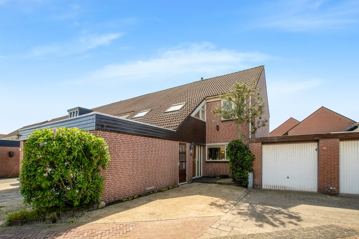 Cannenburg 22 in Heemskerk