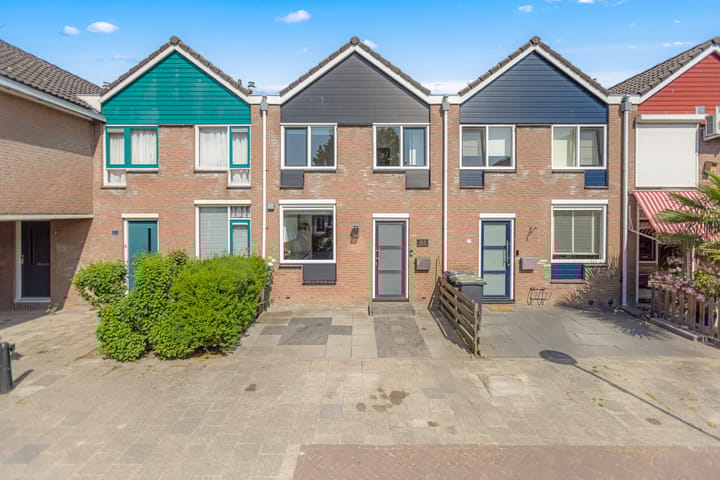 Cannenburg 83 in Dordrecht