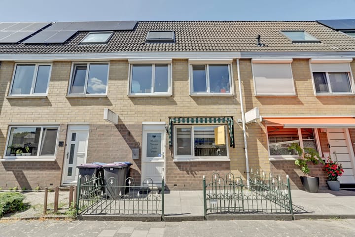 Photo of property Carmenstraat 30, Spijkenisse