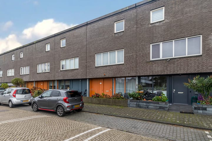 Carry van Bruggenhof 111 in 's-Gravenhage