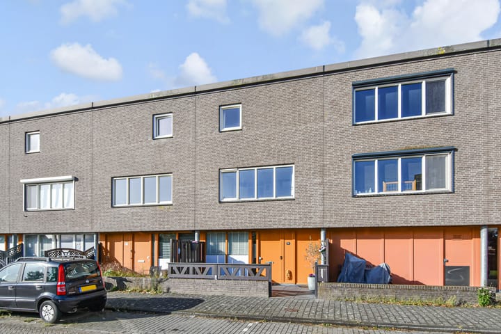 Carry van Bruggenhof 96 in 's-Gravenhage