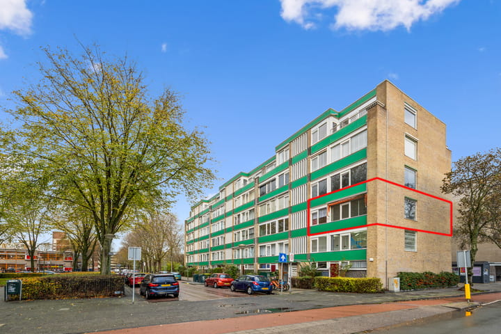 Photo of property Castricumplein 2, 's-Gravenhage