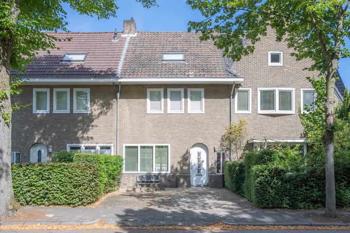 Caumerbeeklaan 25 in Heerlen photo
