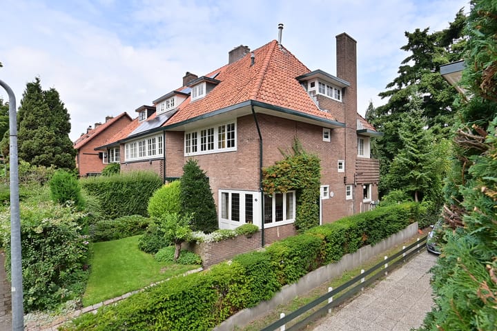 Celebeslaan 14 in Hilversum