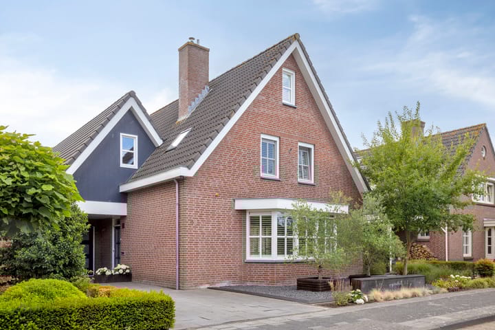 Photo of property Charles Dickenslaan 16, Eindhoven