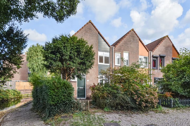 Photo of property Charlie Parkerstraat 35, 's-Gravenhage