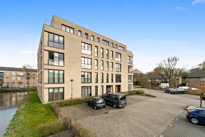 Photo of property Charlotte de Bourbonstraat 61, Delft
