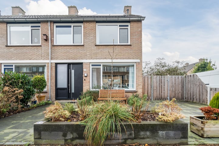 Photo of property Christoffelkruid 17, Rotterdam