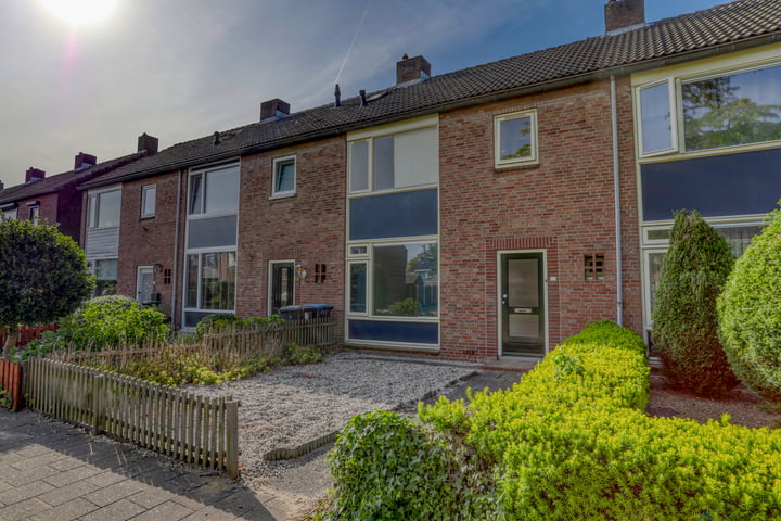 Chrysantenstraat 21 in Wijk en Aalburg