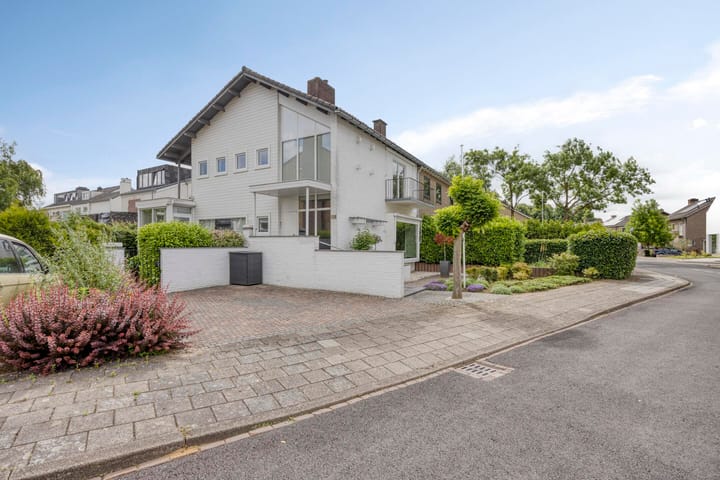 Photo of property Churchilllaan 42, Maastricht