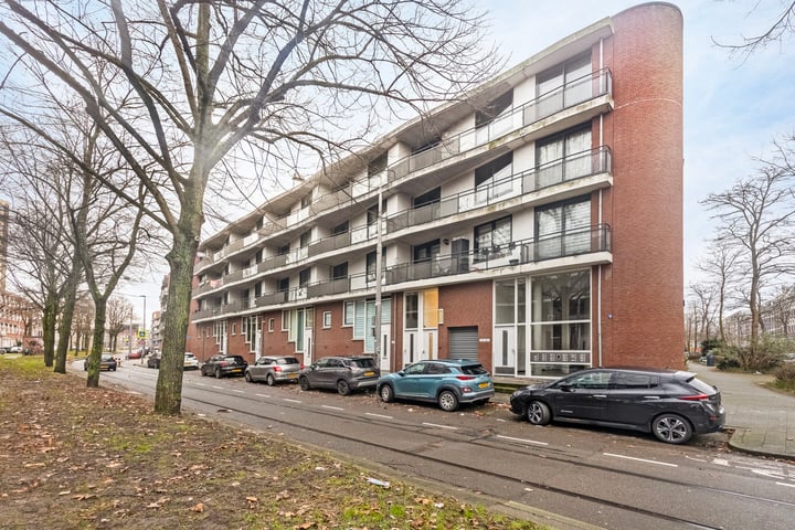 Photo of property Claes de Vrieselaan 147, Rotterdam