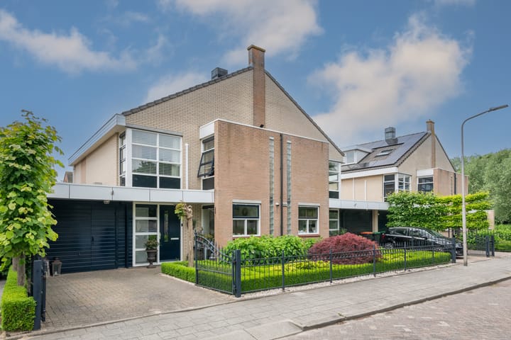 Clara Wichmannstraat 100 in Ridderkerk