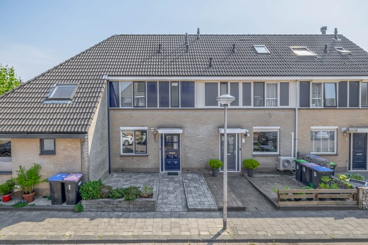 Clara Wichmannstraat 3 in Spijkenisse foto