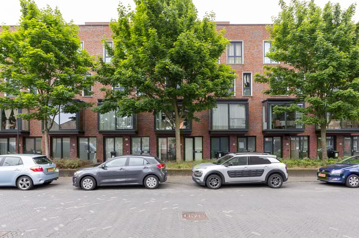 Claus van Amsbergstraat 60 in Amsterdam