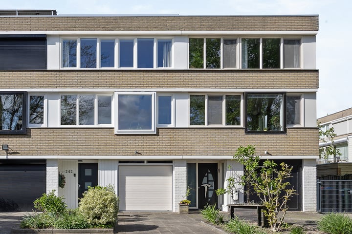 Commissaris De Quaylaan 242 in 's-Hertogenbosch
