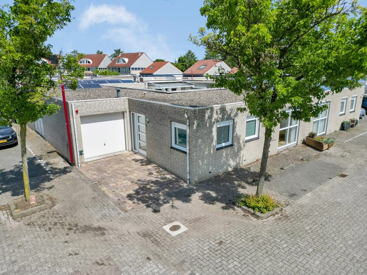 Conrad Busken Huethove 9 in Nieuwegein foto