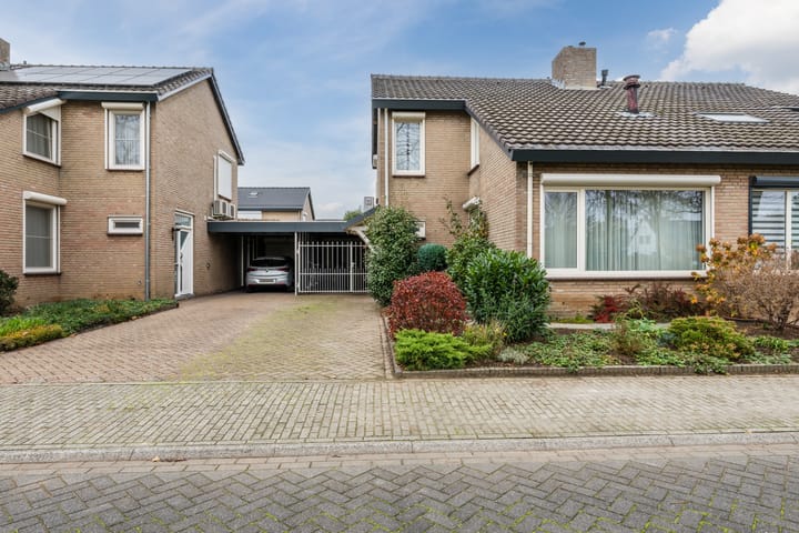 Constantijnlaan 11 in Posterholt