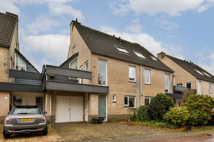Constantijnlaan 8 in Sassenheim