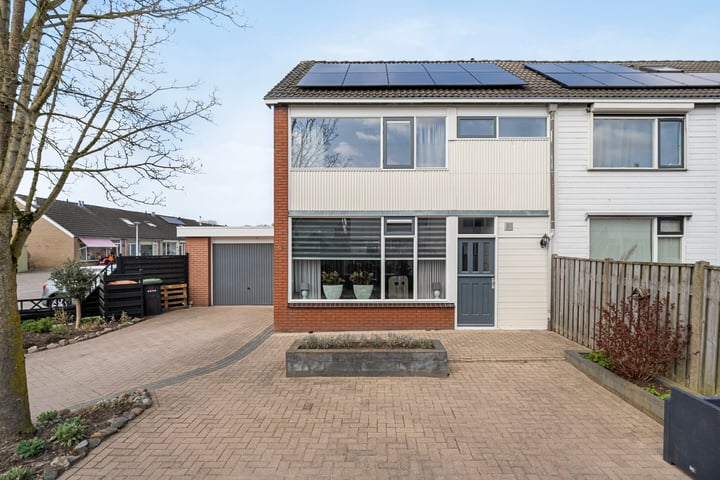 Photo of property Constantijnstraat 97, Vroomshoop