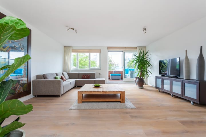Photo of property Cor Kieboomplein 184, Rotterdam