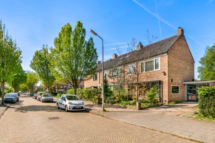Corantijnstraat 4 in Santpoort-Noord