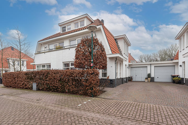 Cornelis De Ruijterhof 19 in Baarn