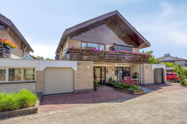 Photo of property Cornelis Sterrenburgstraat 88, Hoek van Holland