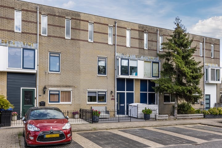 Photo of property Count Basiestraat 6, Zaandijk