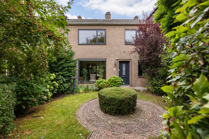 Curaçaoplein 15 in Hoogvliet Rotterdam