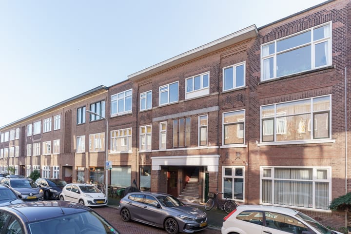 Photo of property Cypresstraat 142, 's-Gravenhage